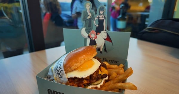 1-trill-burgers-spyxfamily-burger.jpg