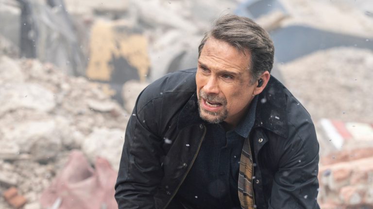 Jubal-surrounded-by-rubble-FBI-S08E09E10.jpg