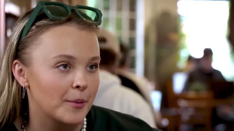 0126_jojosiwa_02_crop.png