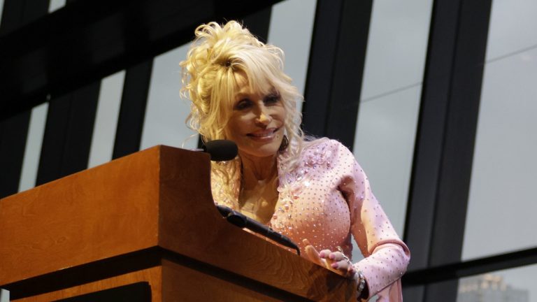 1121_dollyparton_header.jpg