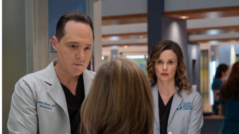 Lenox-and-Abrams-talk-to-a-patient-CM-S11E11.jpg