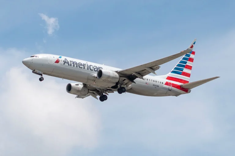 american-airlines-boeing-737-chicago-ohare-international-airport-july-2025.webp.webp