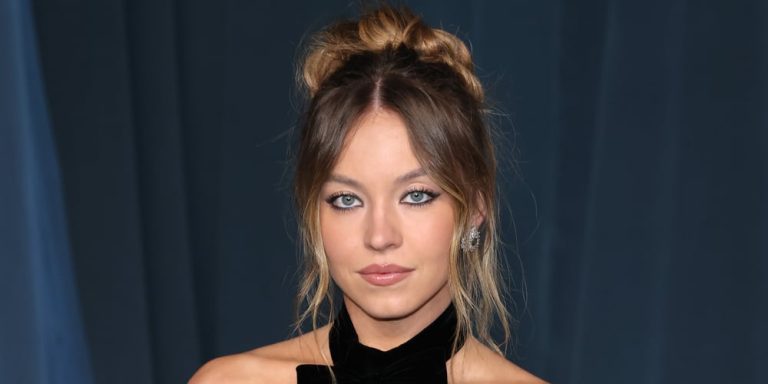 sydney-sweeney-hollywood-sign2.jpg