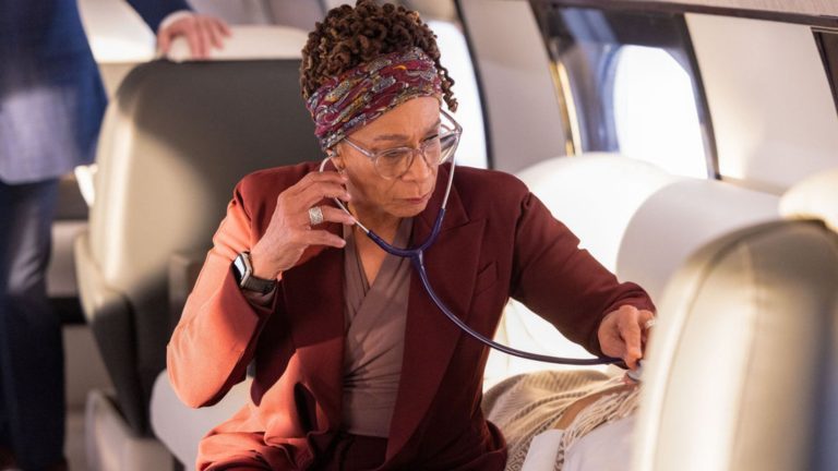 Sharon-examines-someone-on-a-plane-CM-S11E12.jpg